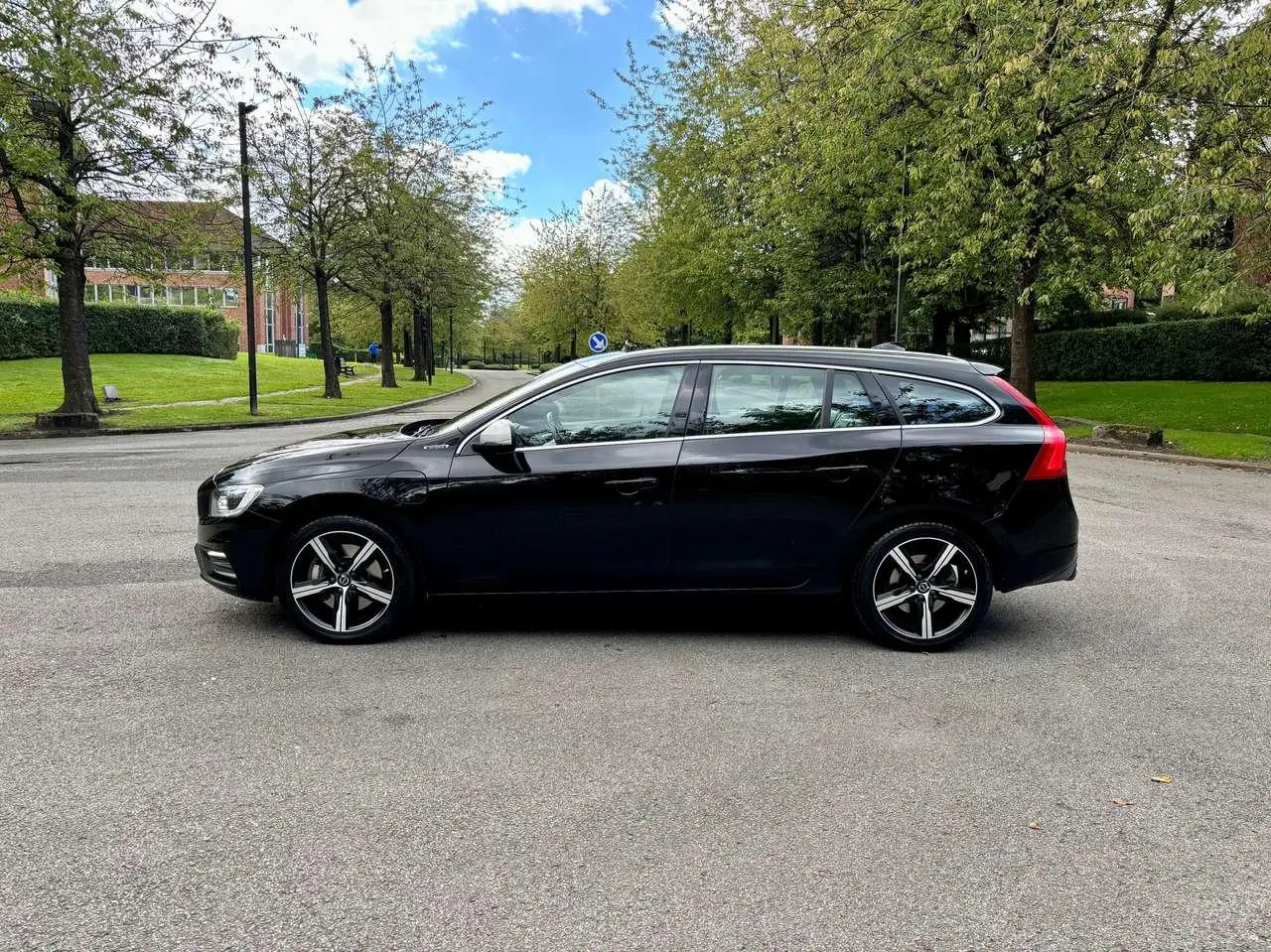 Photo 1 : Volvo V60 2017 Hybride