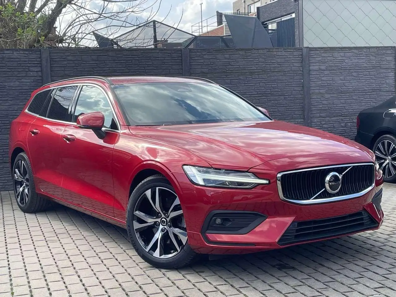 Photo 1 : Volvo V60 2023 Petrol