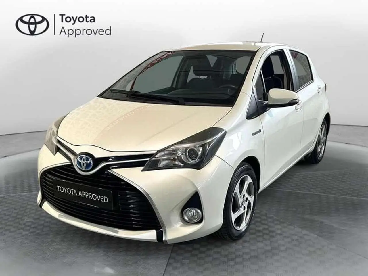 Photo 1 : Toyota Yaris 2016 Hybrid