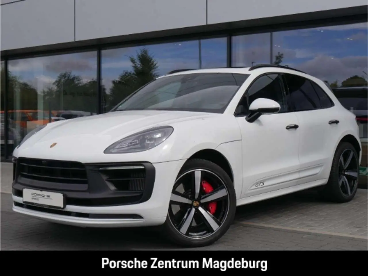 Photo 1 : Porsche Macan 2023 Essence