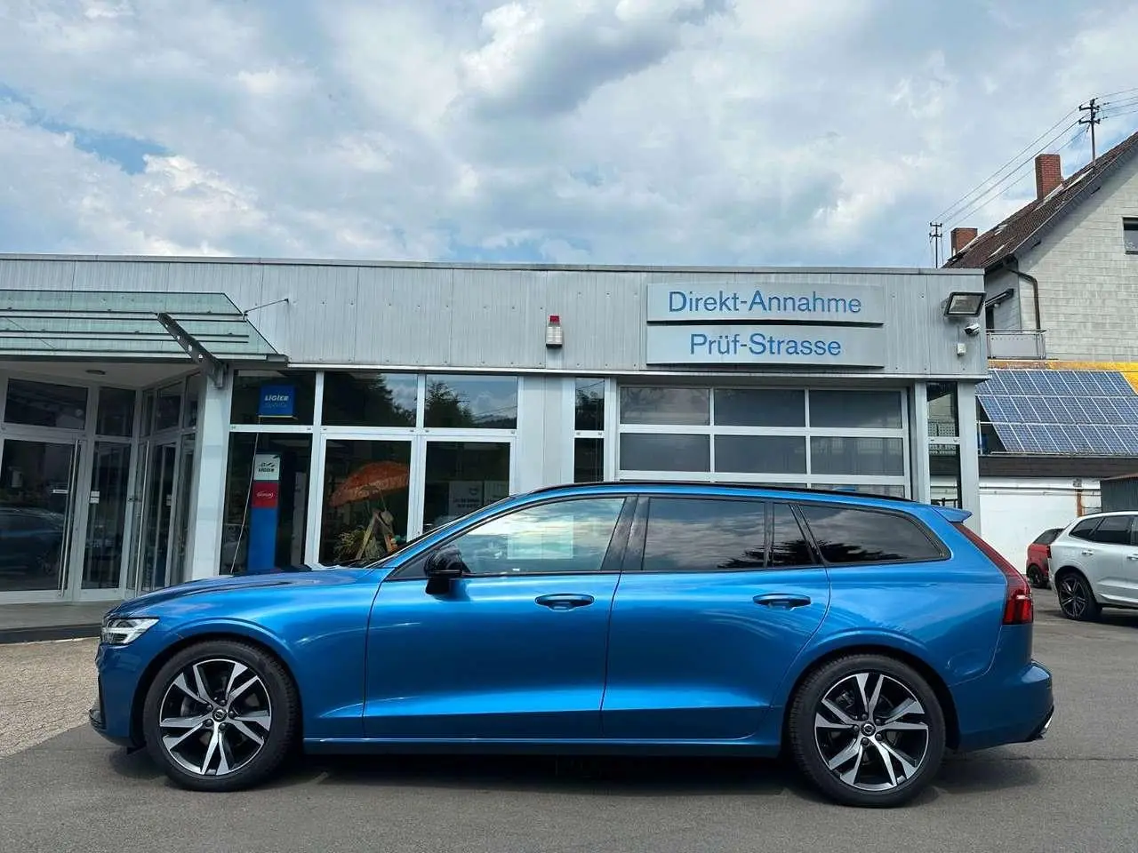 Photo 1 : Volvo V60 2019 Petrol