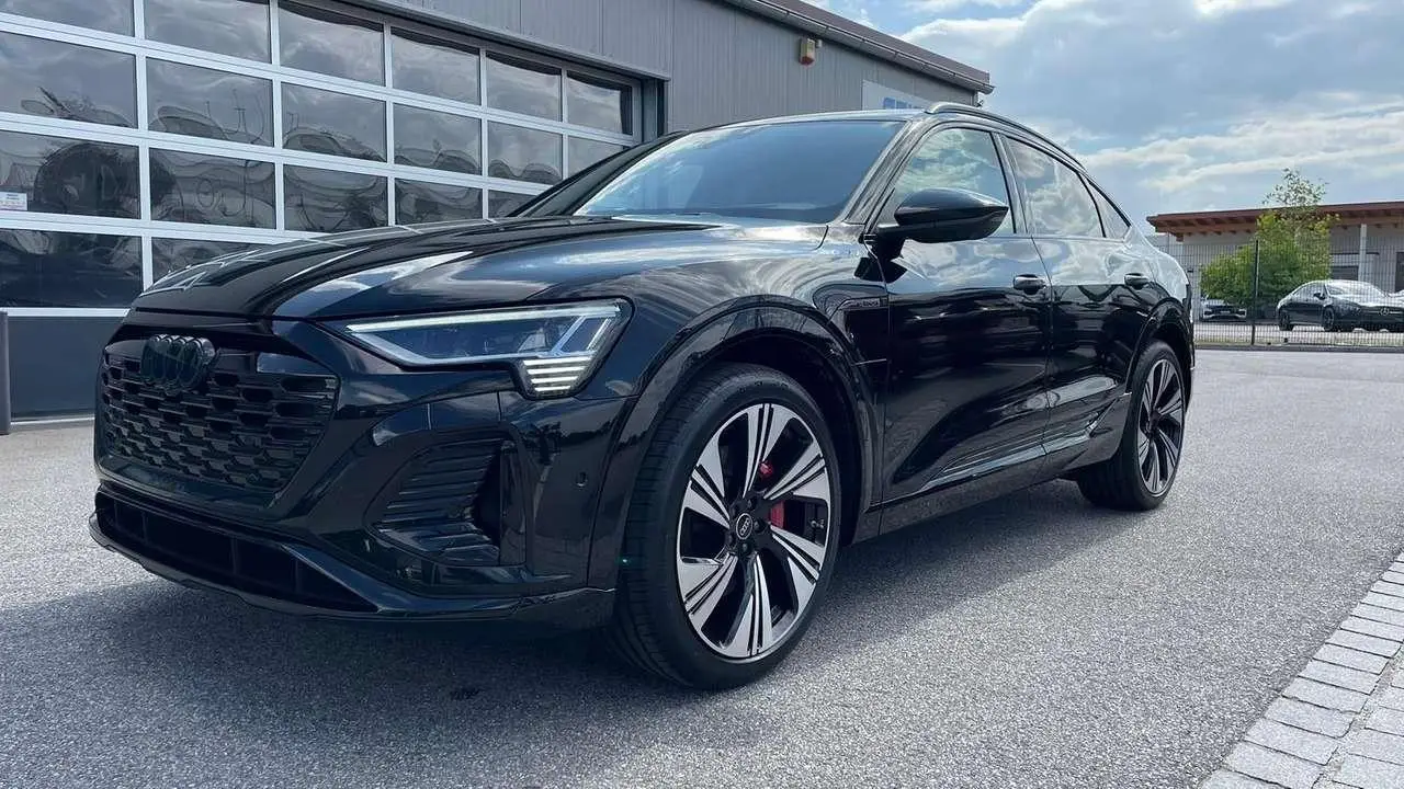 Photo 1 : Audi Q8 2023 Hybrid