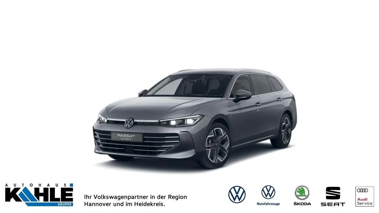 Photo 1 : Volkswagen Passat 2024 Hybrid