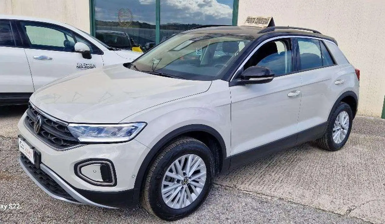 Photo 1 : Volkswagen T-roc 2023 Petrol