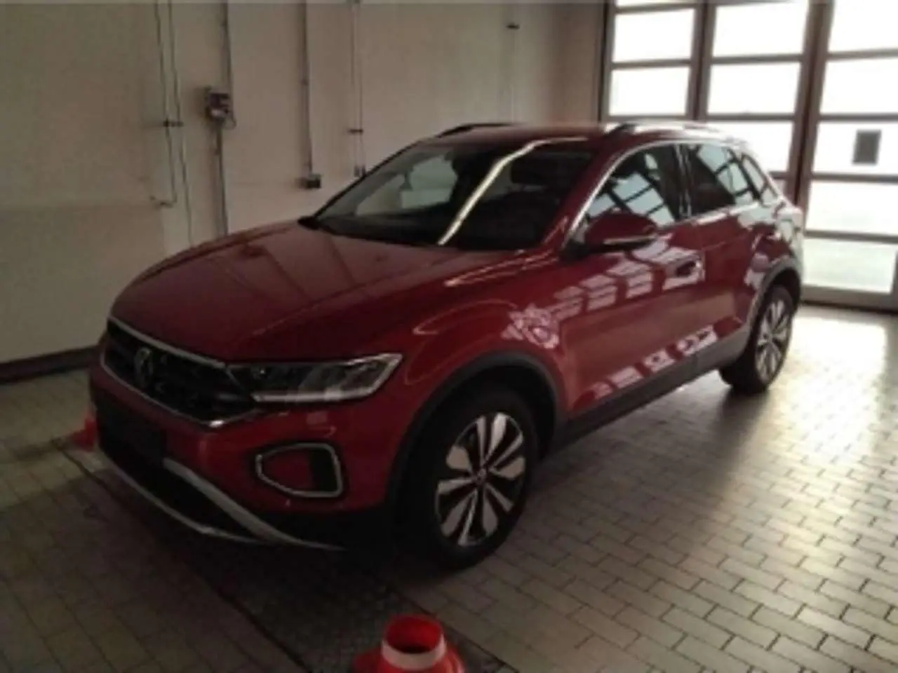 Photo 1 : Volkswagen T-roc 2023 Essence