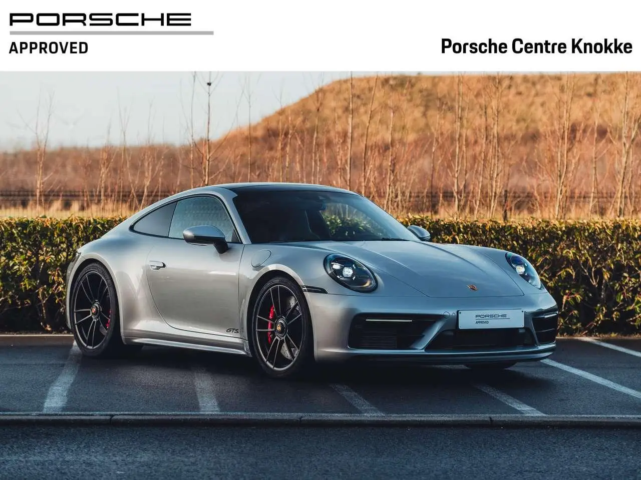 Photo 1 : Porsche 992 2022 Petrol