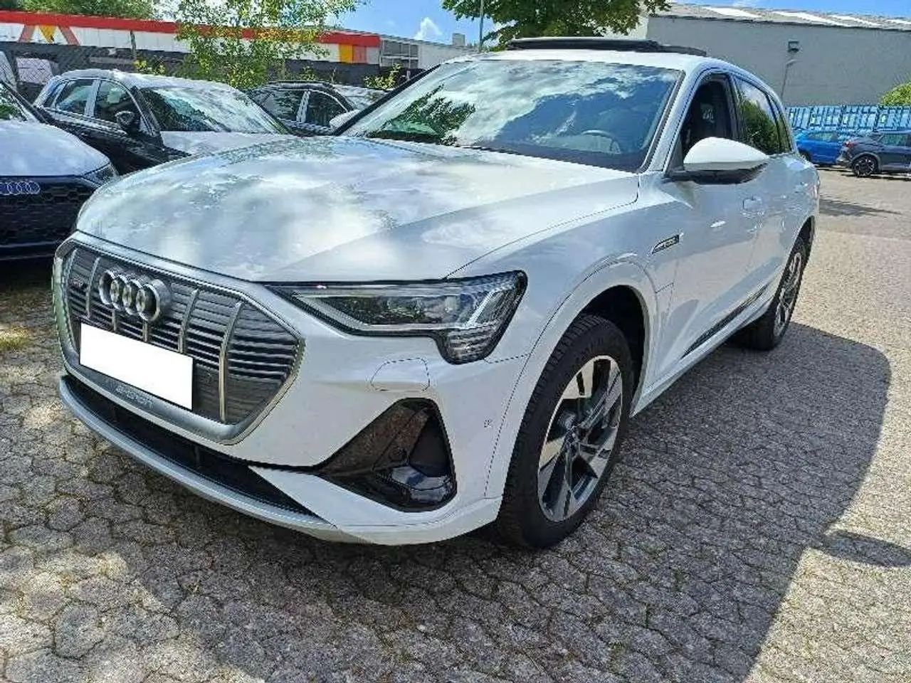 Photo 1 : Audi E-tron 2021 Électrique