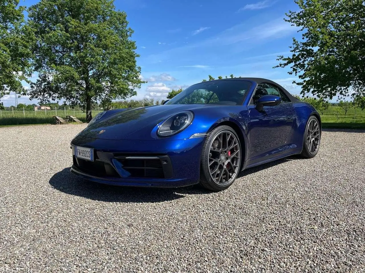 Photo 1 : Porsche 992 2019 Petrol