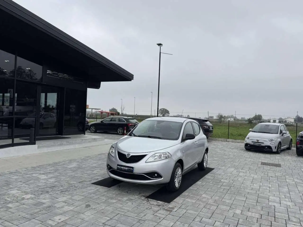 Photo 1 : Lancia Ypsilon 2016 Autres