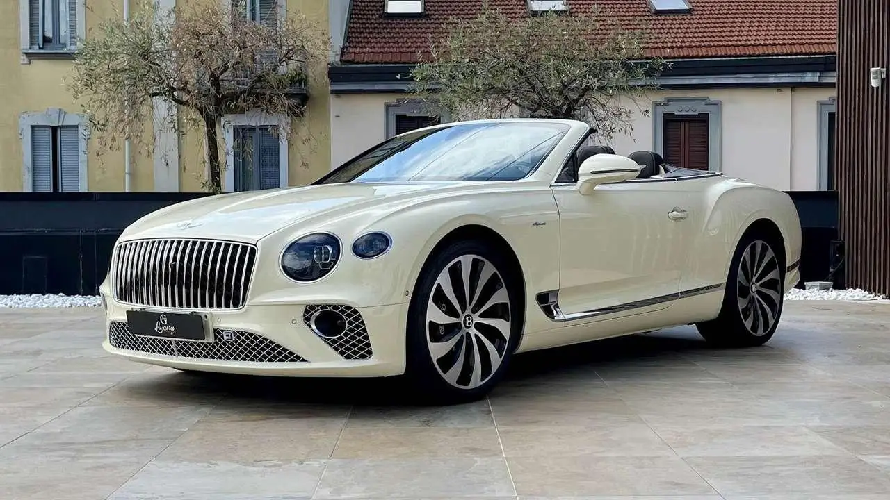 Photo 1 : Bentley Continental 2024 Essence