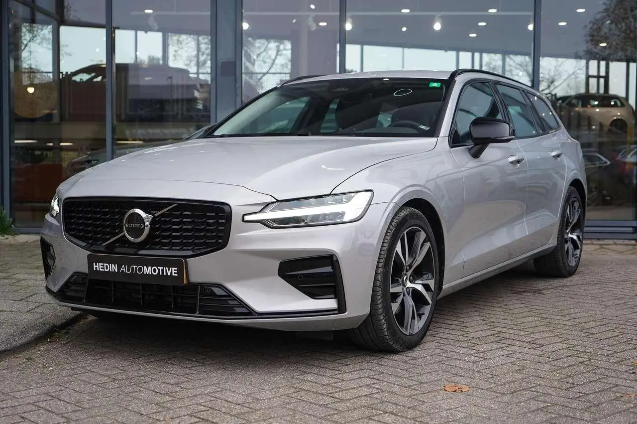 Photo 1 : Volvo V60 2024 Hybrid