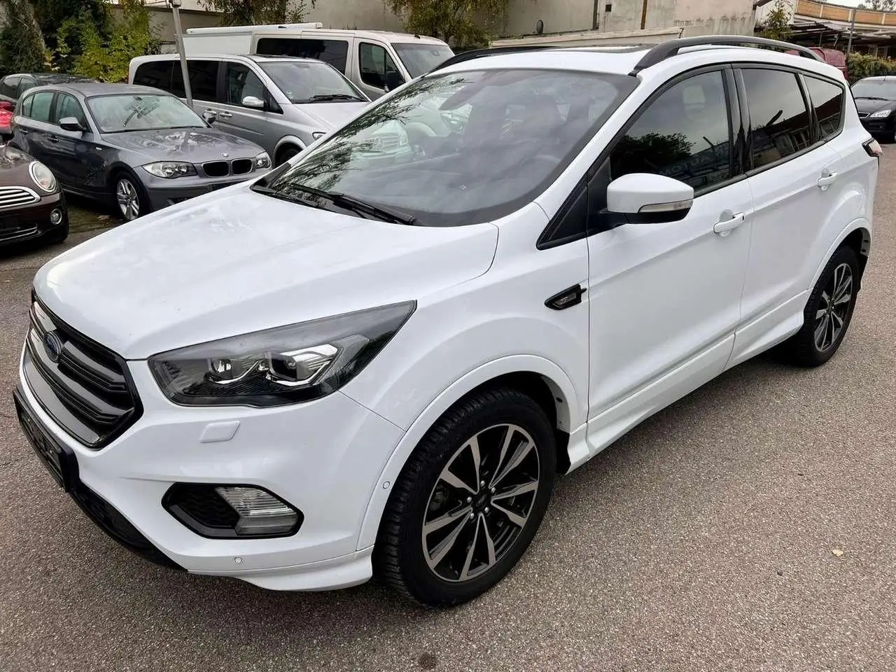 Photo 1 : Ford Kuga 2019 Petrol