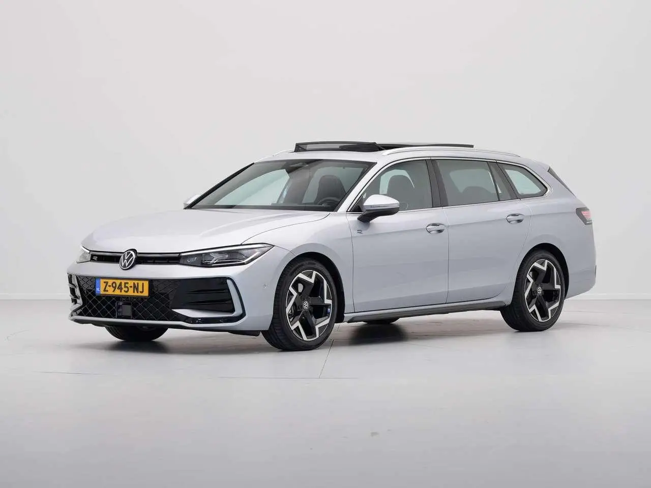 Photo 1 : Volkswagen Passat 2024 Hybride