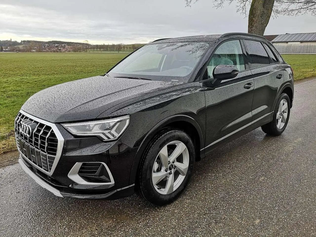 Photo 1 : Audi Q3 2024 Petrol