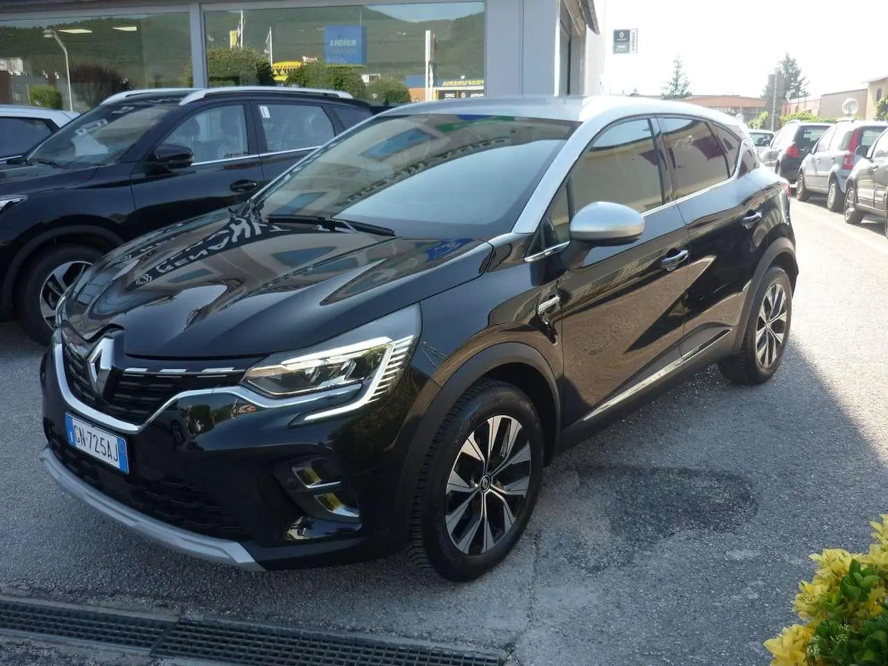 Photo 1 : Renault Captur 2023 Petrol