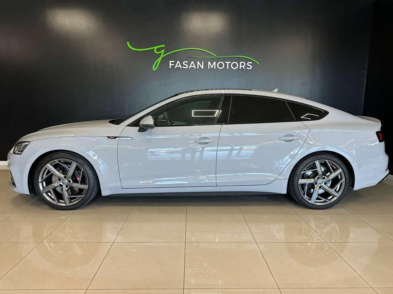 Photo 1 : Audi A5 2018 Petrol