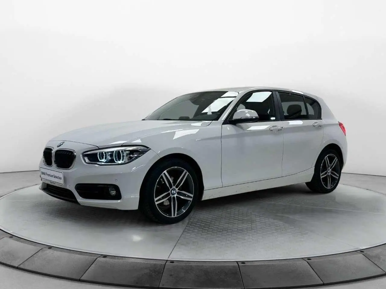 Photo 1 : Bmw Serie 1 2019 Diesel