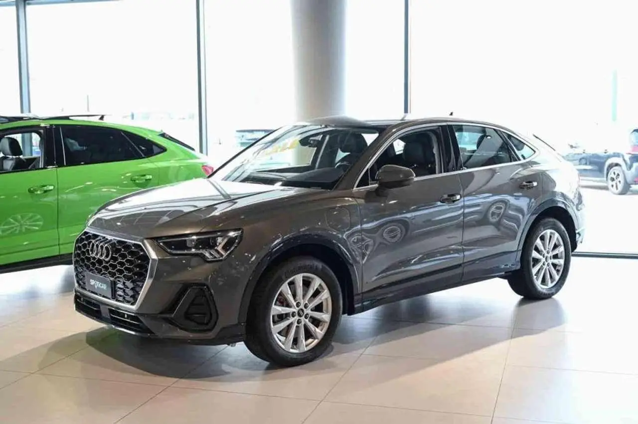 Photo 1 : Audi Q3 2021 Hybride