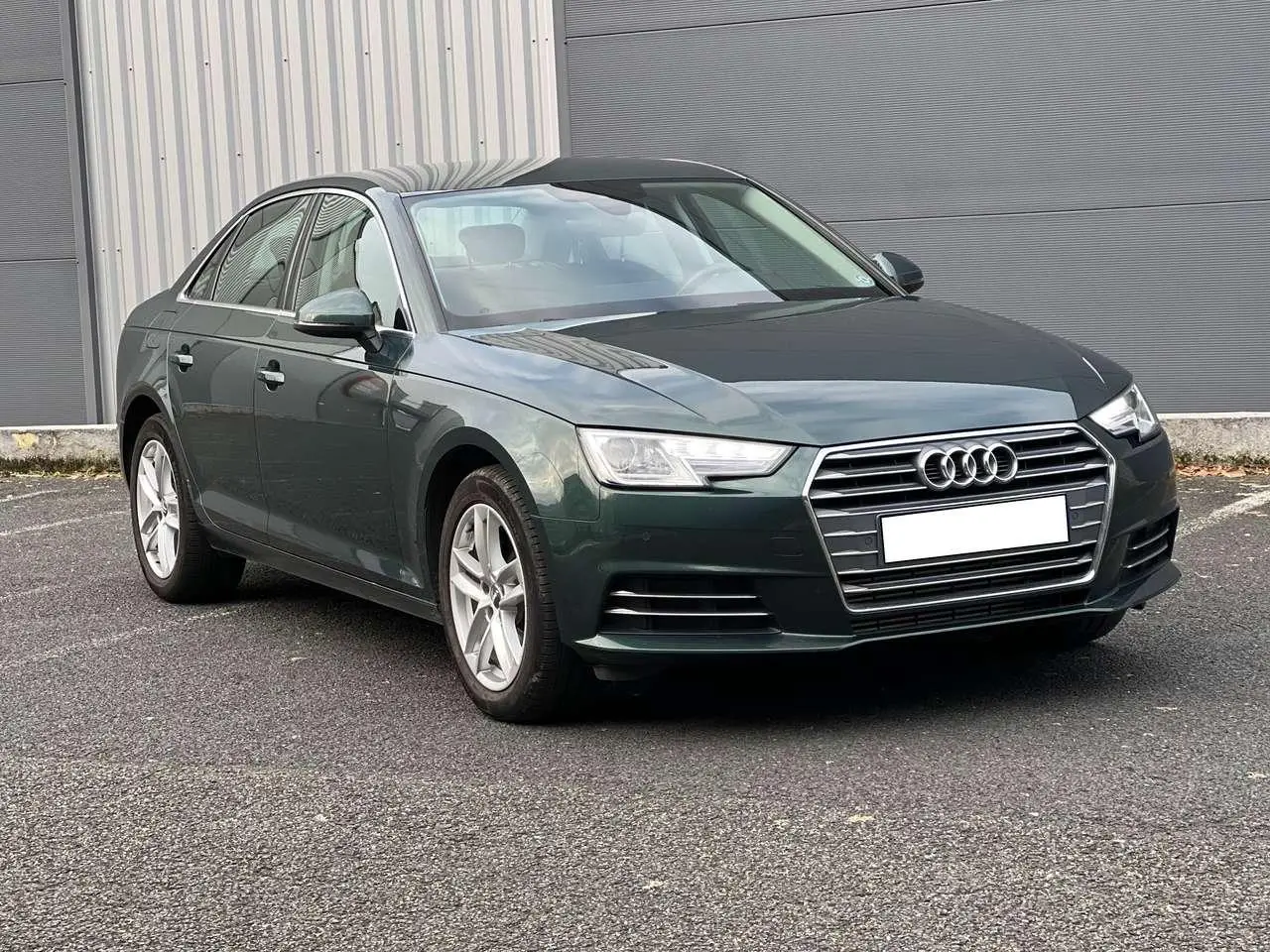 Photo 1 : Audi A4 2016 Petrol