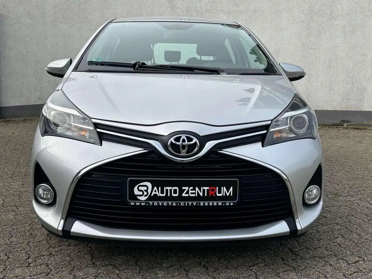 Photo 1 : Toyota Yaris 2015 Petrol