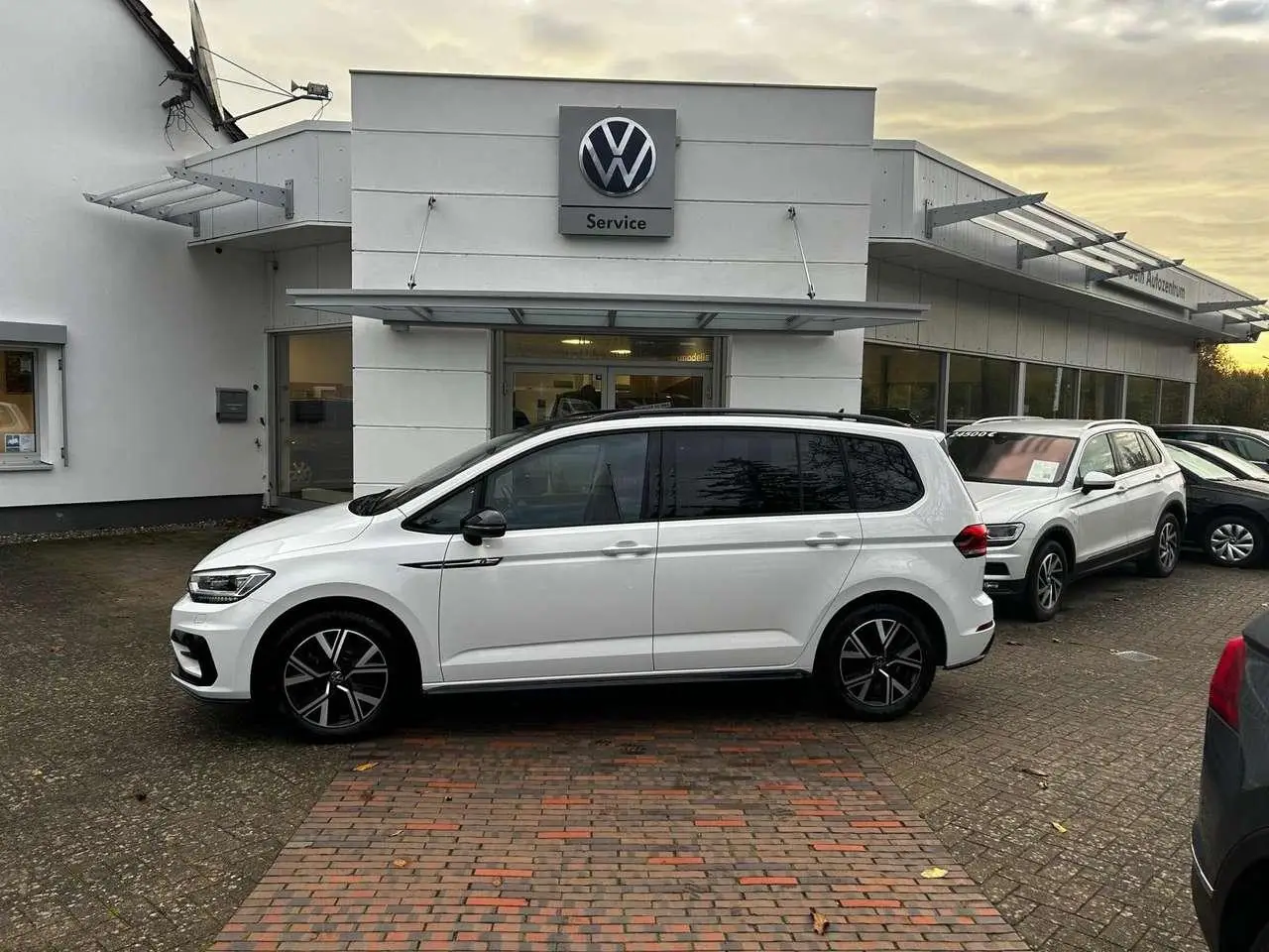 Photo 1 : Volkswagen Touran 2023 Petrol