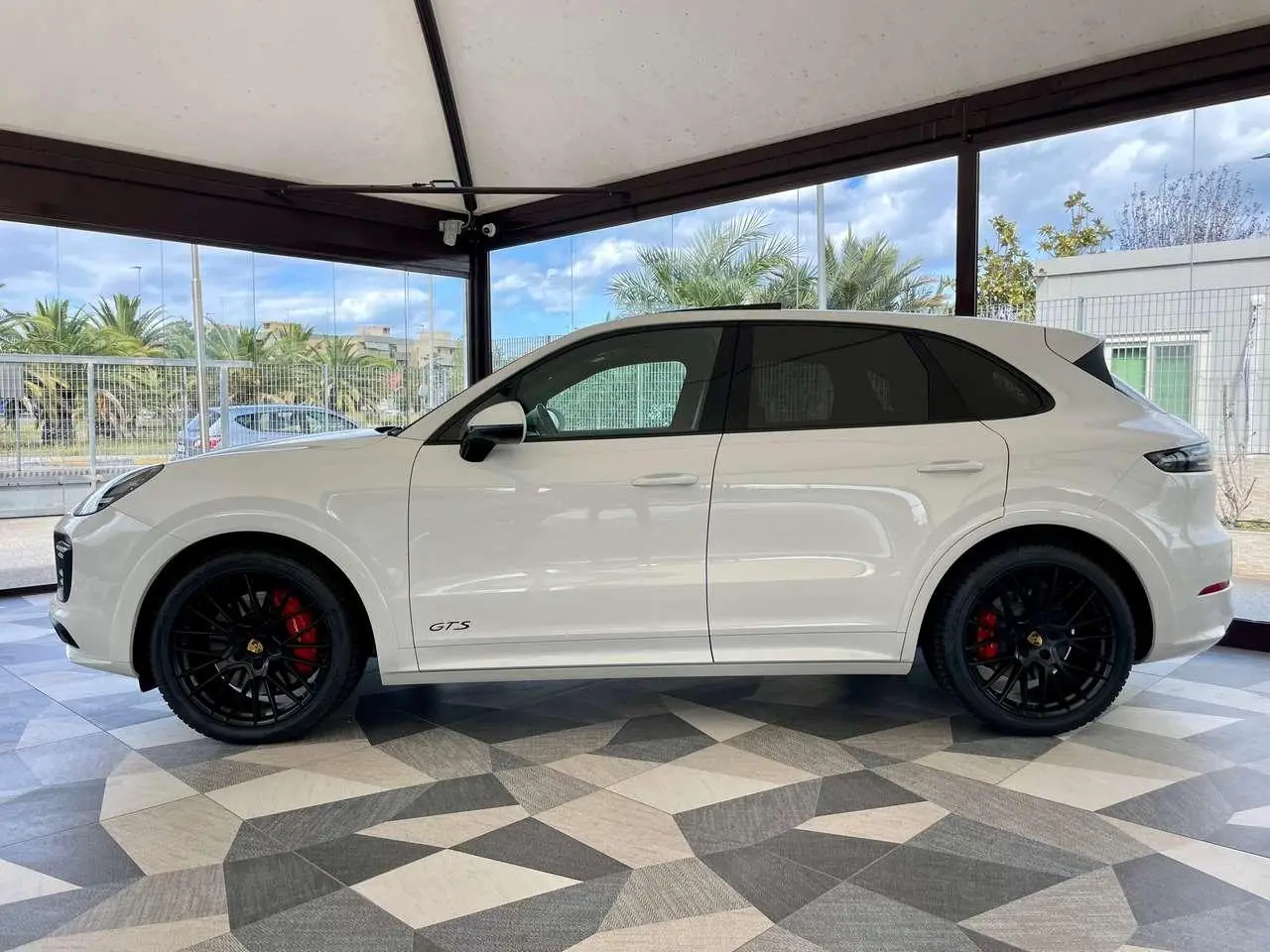 Photo 1 : Porsche Cayenne 2021 Petrol