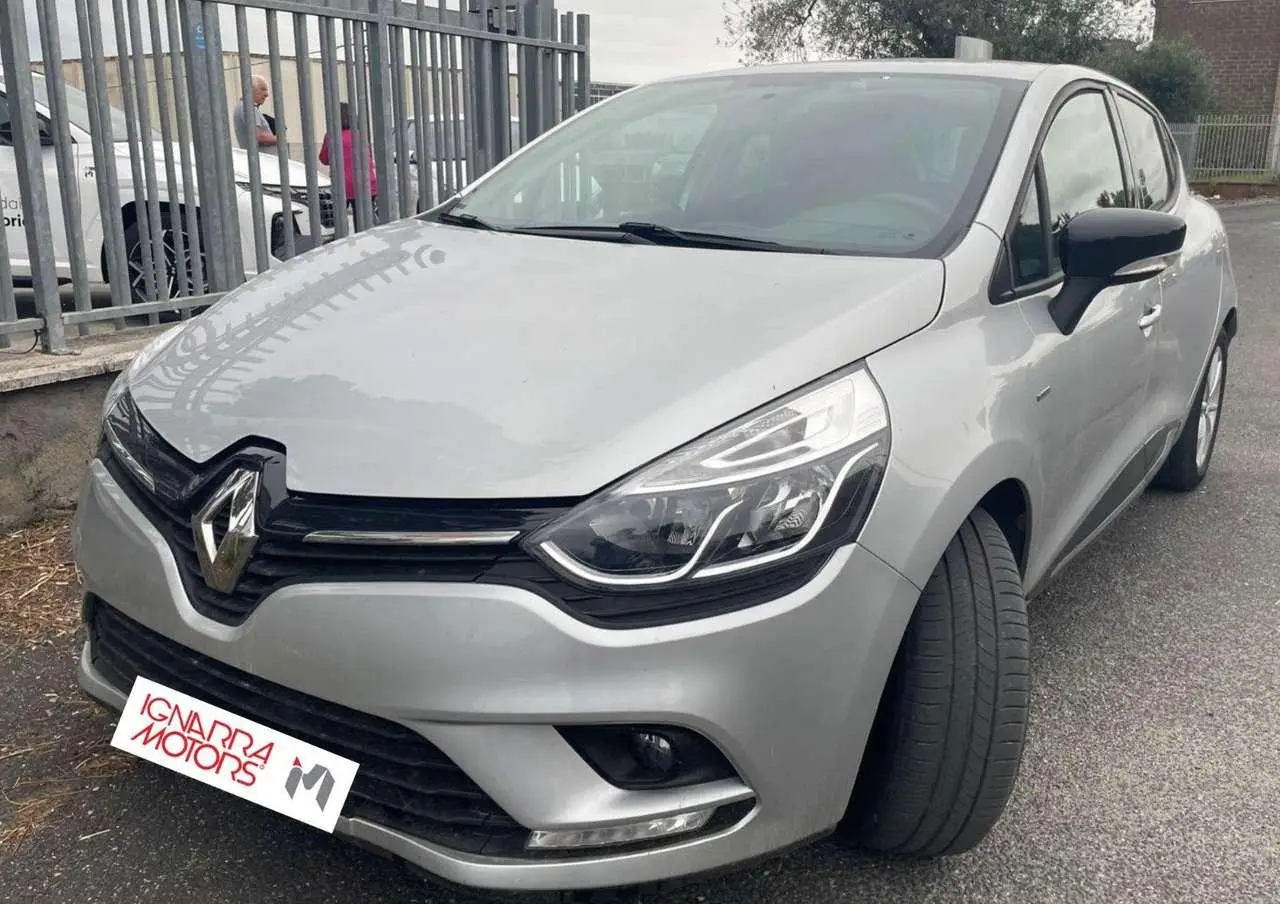 Photo 1 : Renault Clio 2017 Essence