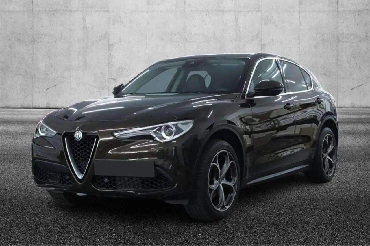 Photo 1 : Alfa Romeo Stelvio 2017 Essence