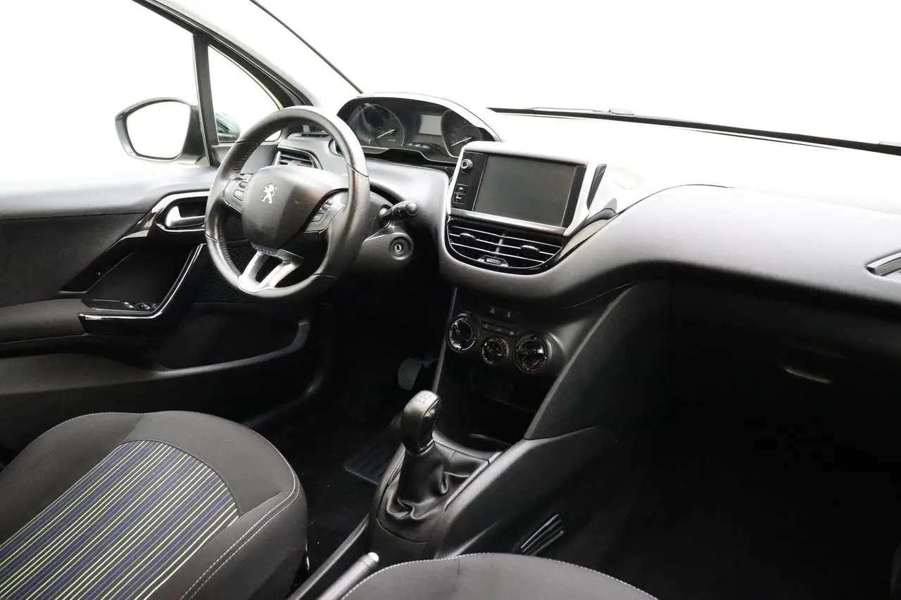 Photo 1 : Peugeot 208 2015 Petrol