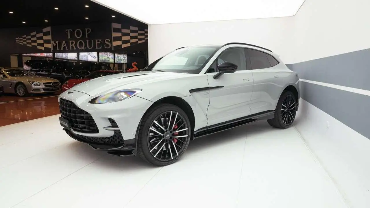 Photo 1 : Aston Martin Dbx 2023 Petrol