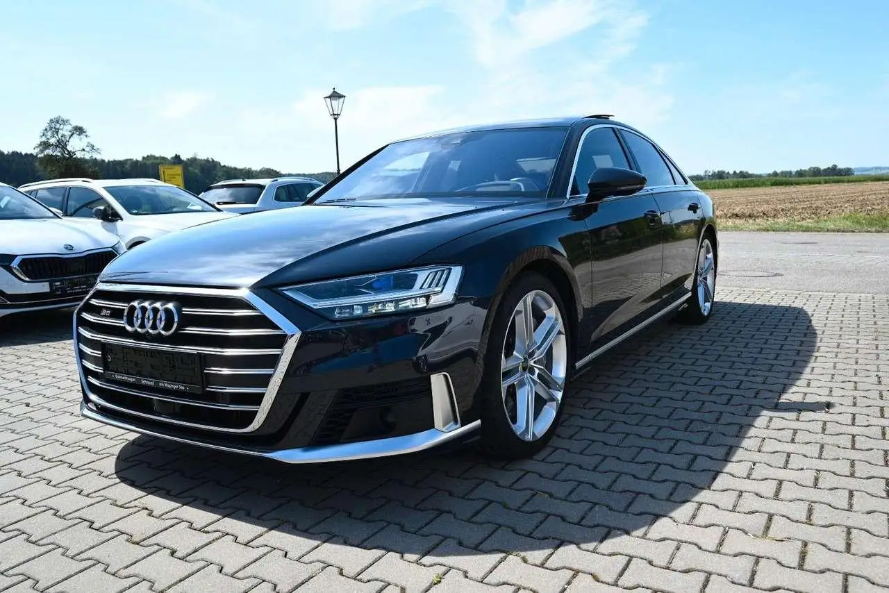 Photo 1 : Audi S8 2021 Petrol