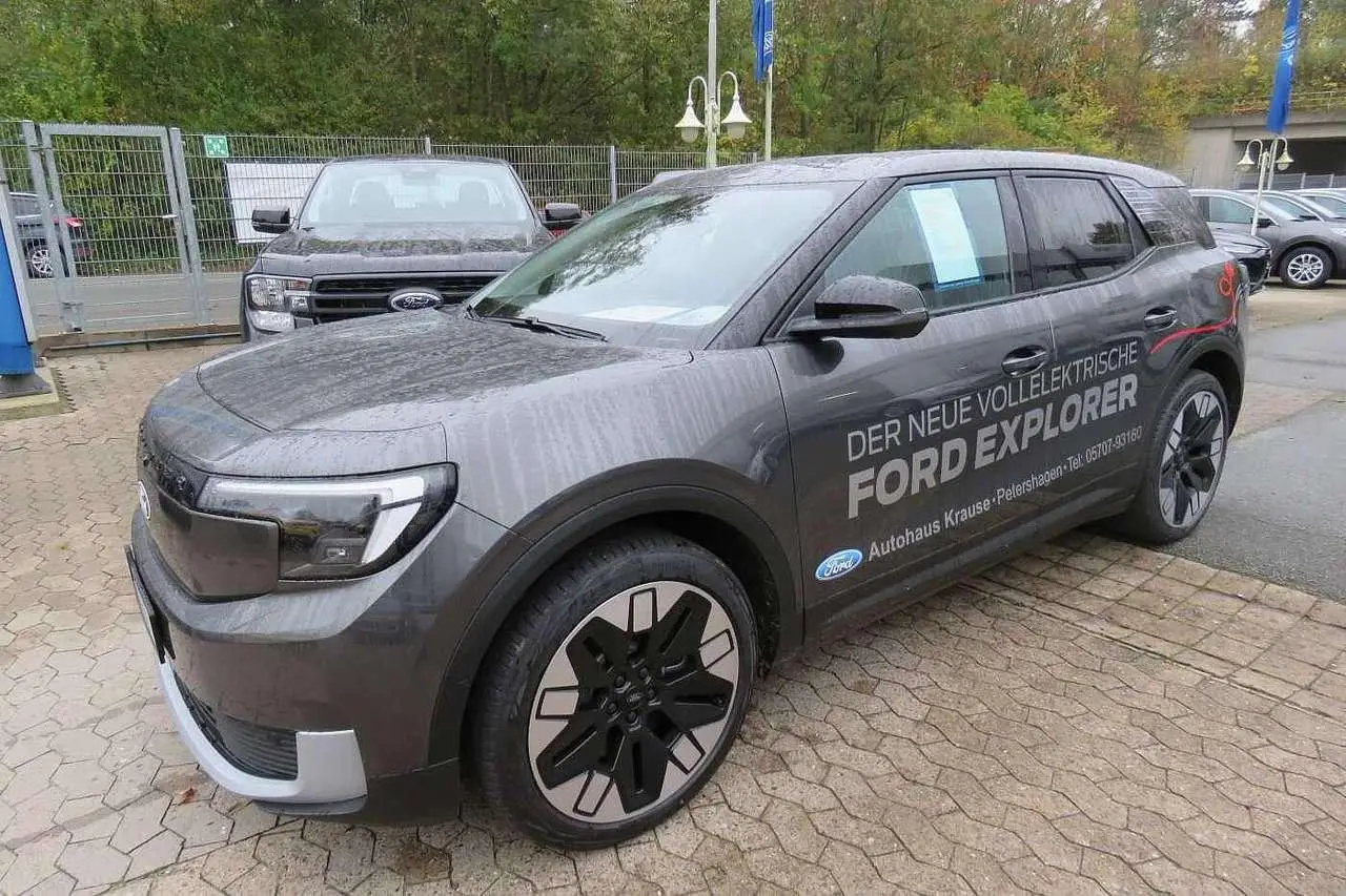 Photo 1 : Ford Explorer 2024 Electric