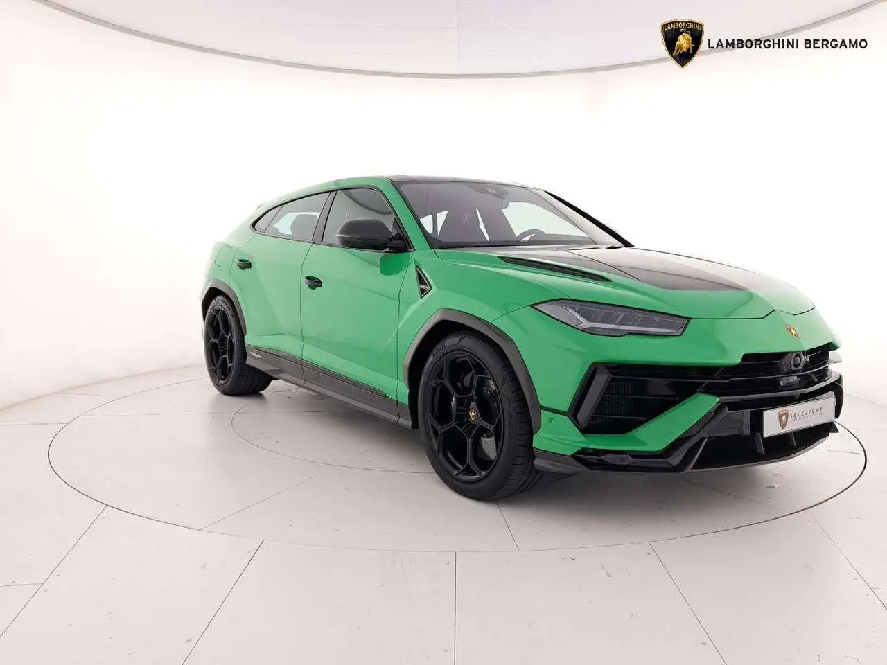 Photo 1 : Lamborghini Urus 2024 Petrol