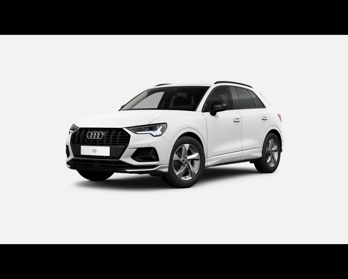 Photo 1 : Audi Q3 2024 Petrol