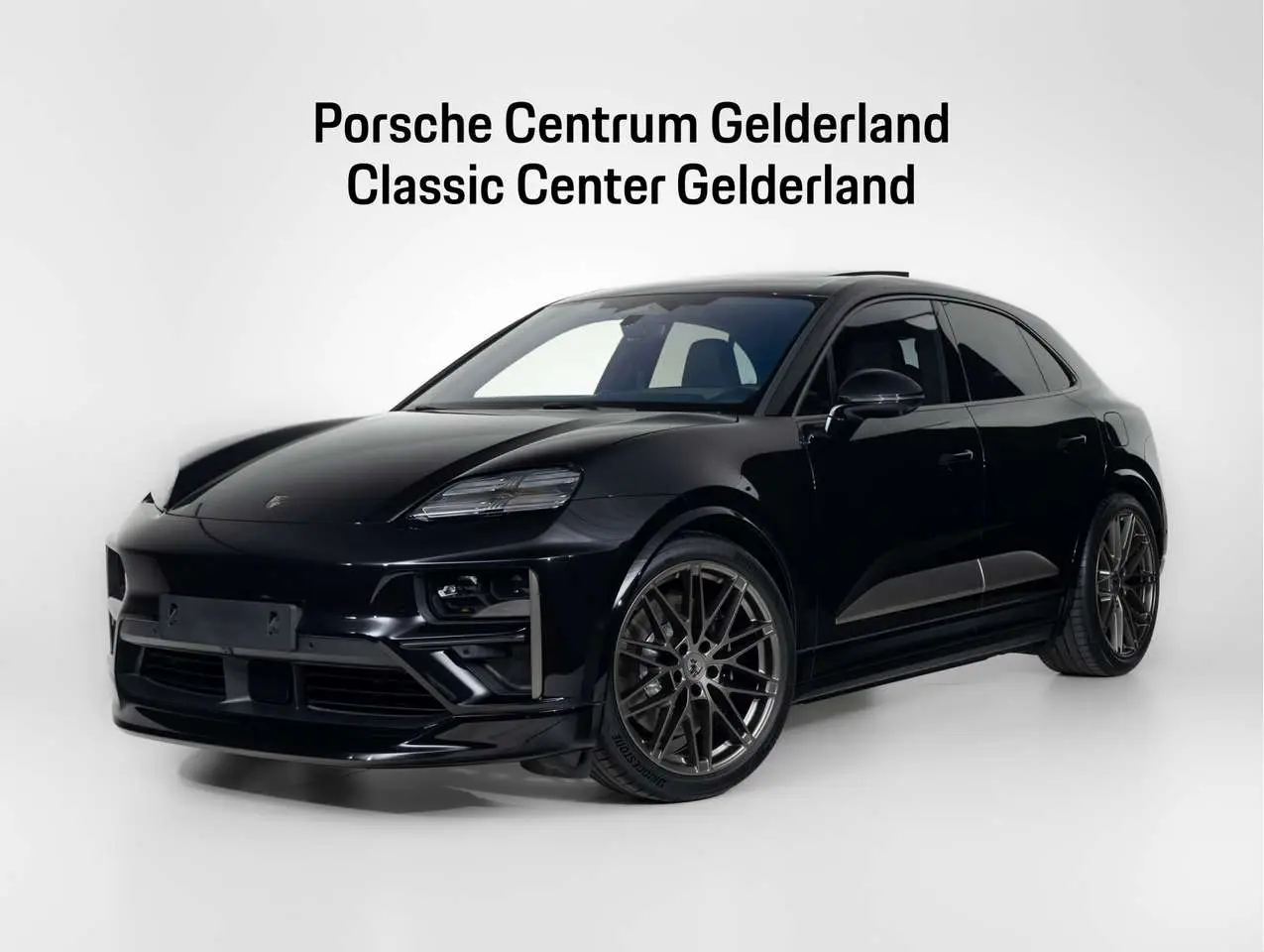 Photo 1 : Porsche Macan 2024 Electric