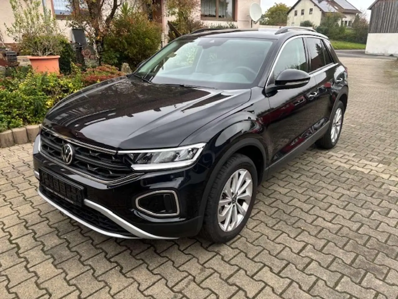 Photo 1 : Volkswagen T-roc 2024 Petrol