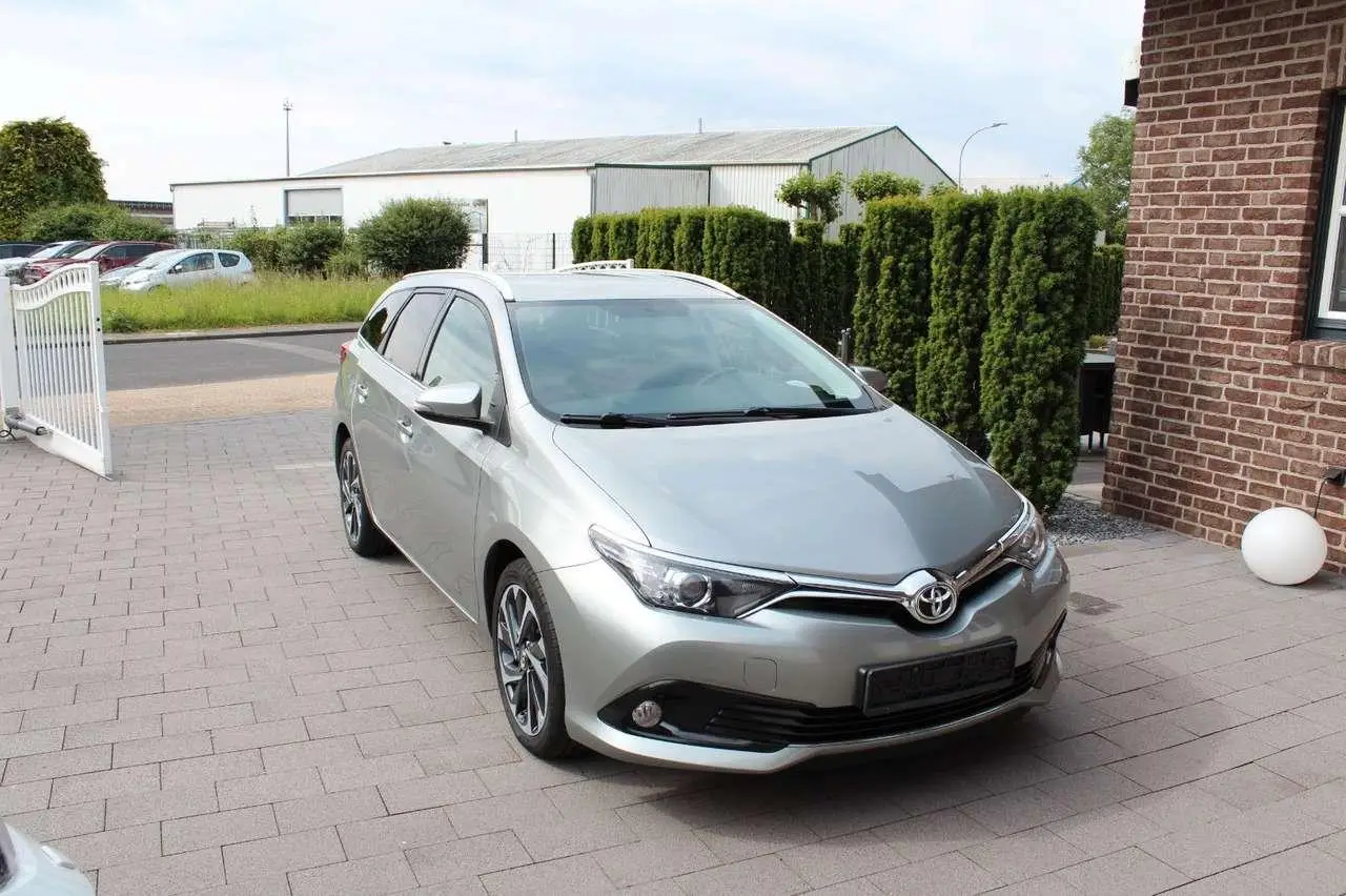 Photo 1 : Toyota Auris 2015 Essence