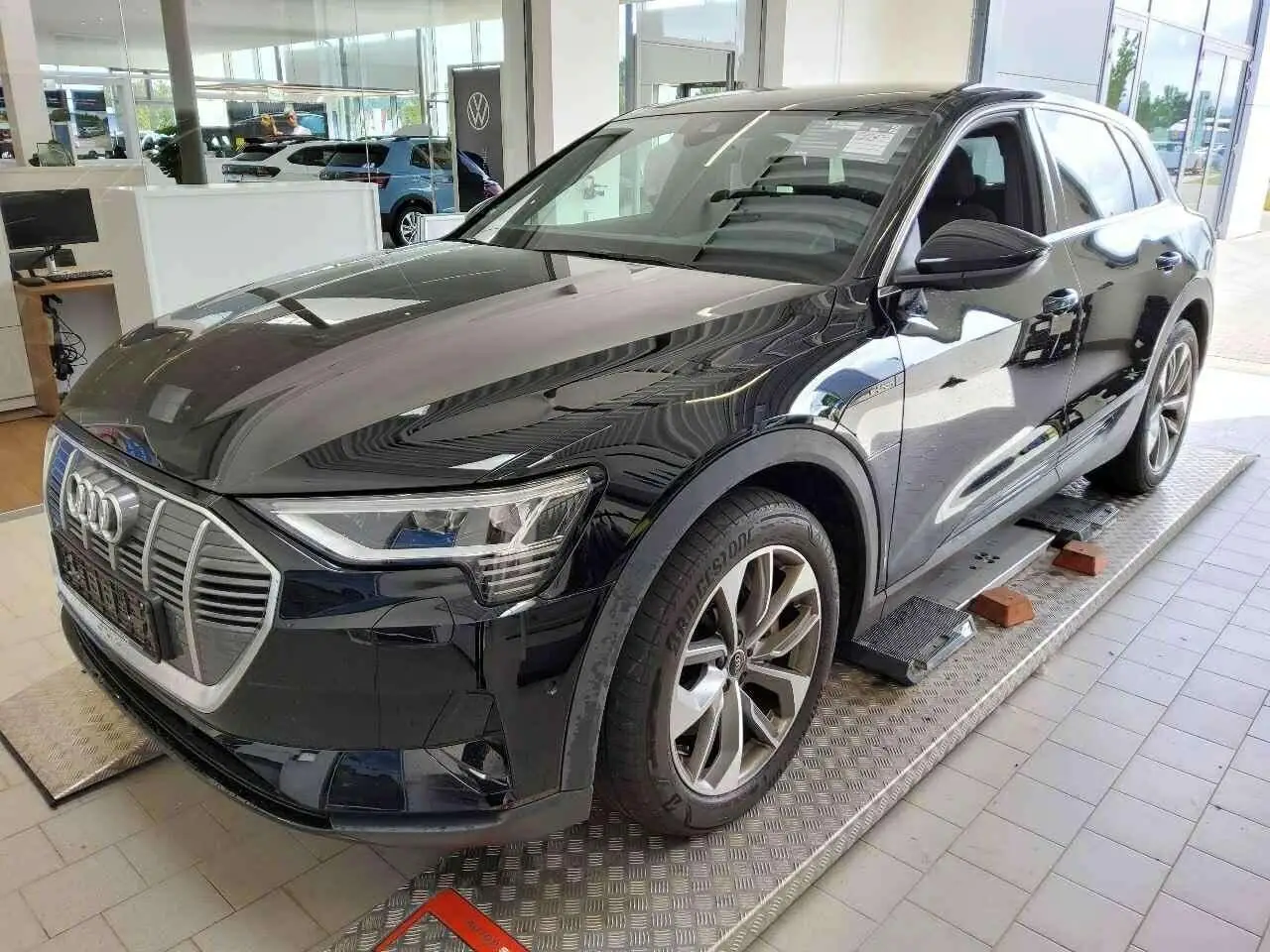 Photo 1 : Audi E-tron 2022 Electric