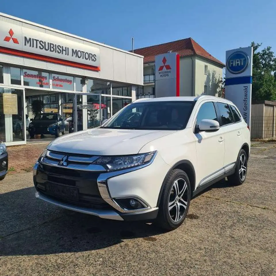 Photo 1 : Mitsubishi Outlander 2016 Petrol