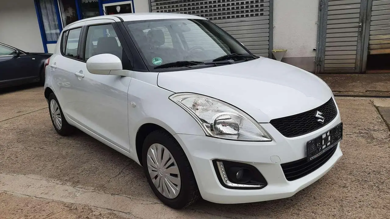 Photo 1 : Suzuki Swift 2016 Petrol