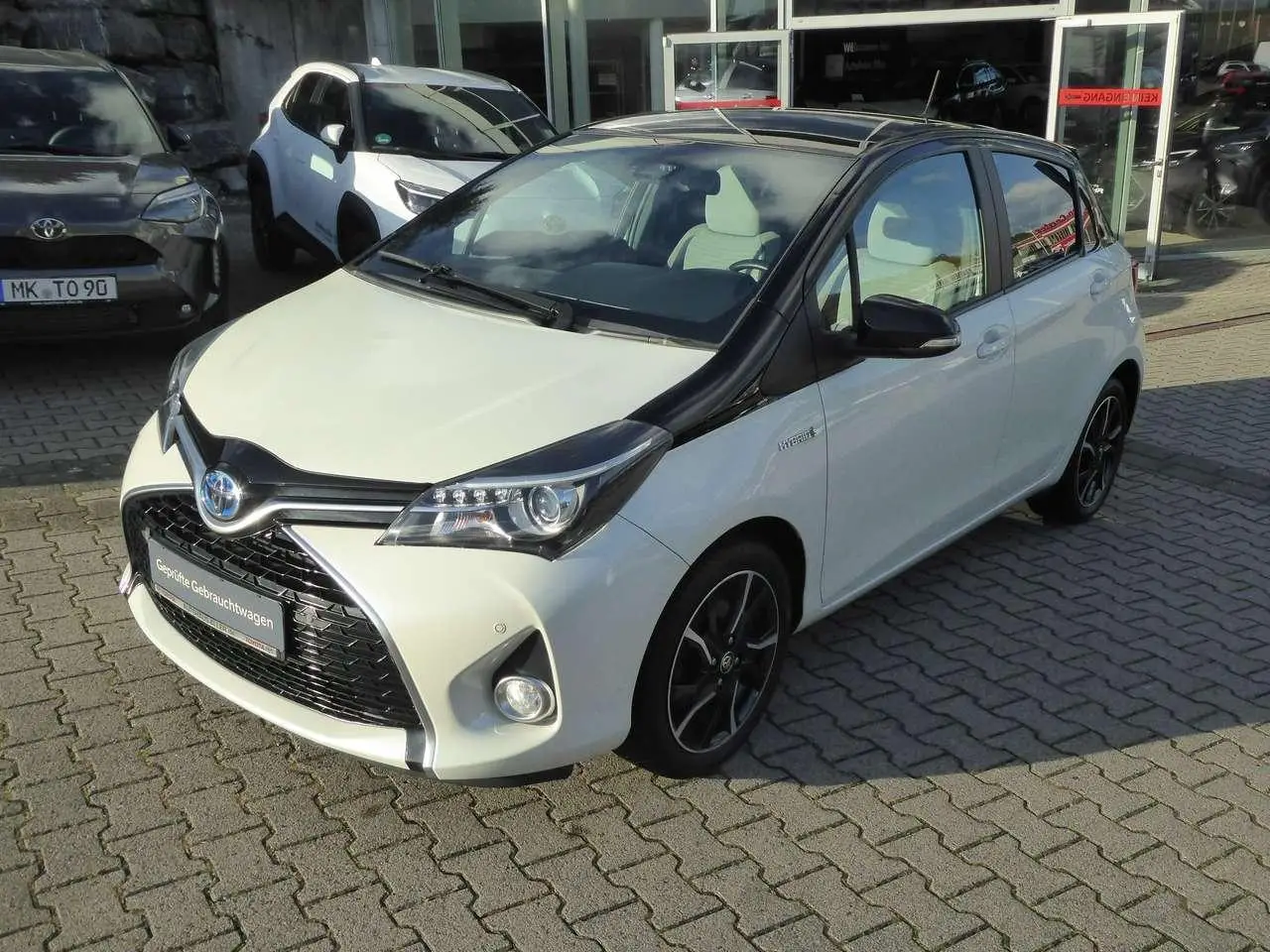 Photo 1 : Toyota Yaris 2016 Hybrid