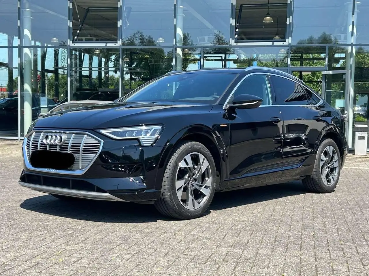 Photo 1 : Audi E-tron 2023 Electric
