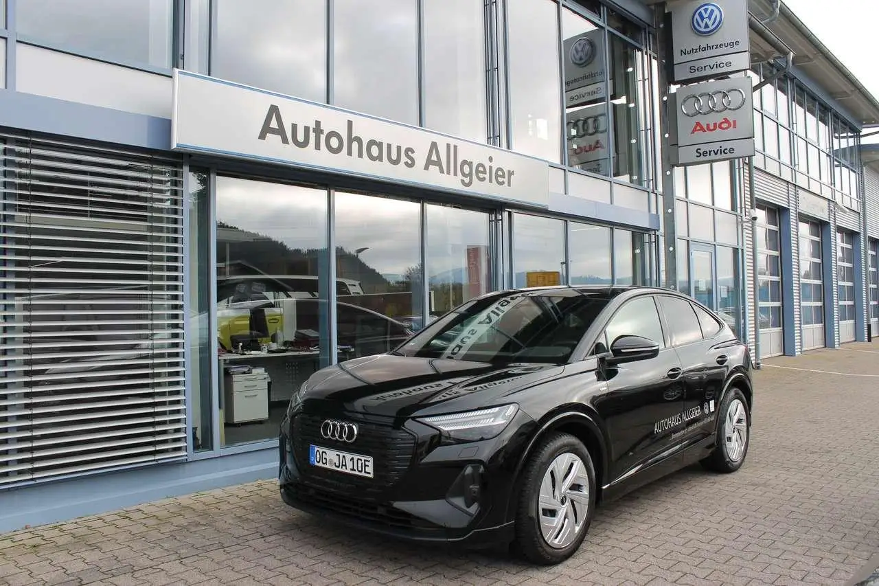 Photo 1 : Audi Q4 2022 Electric