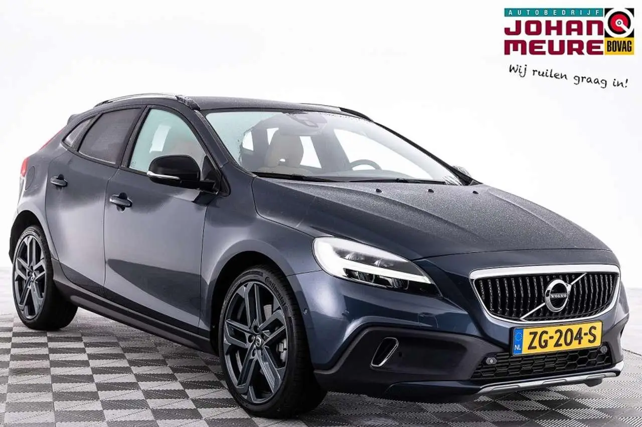 Photo 1 : Volvo V40 2019 Petrol