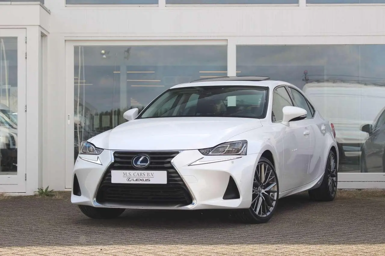 Photo 1 : Lexus Is 2019 Hybride