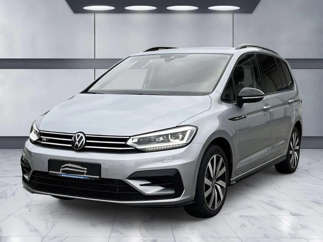 Photo 1 : Volkswagen Touran 2024 Petrol