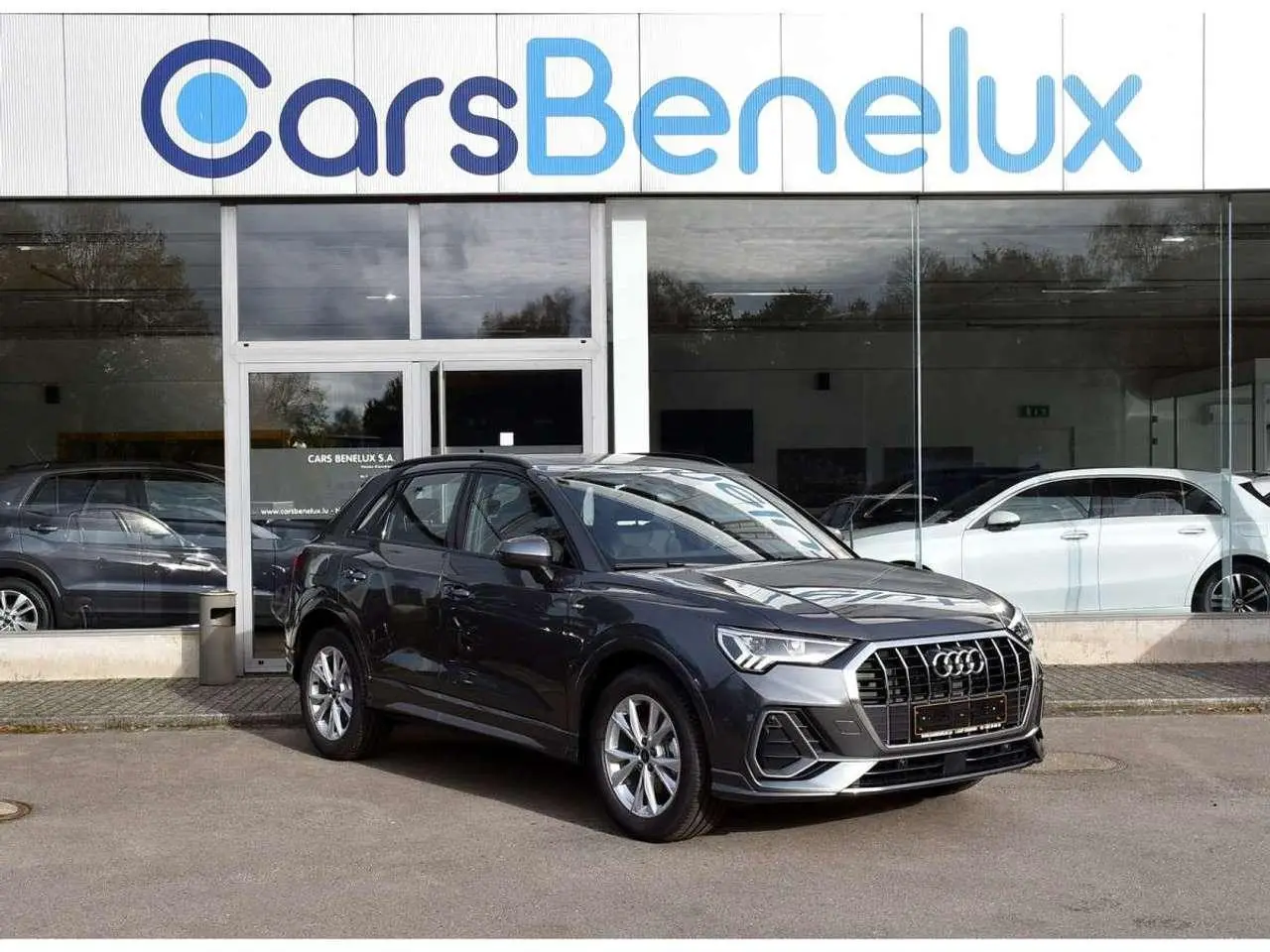 Photo 1 : Audi Q3 2024 Petrol