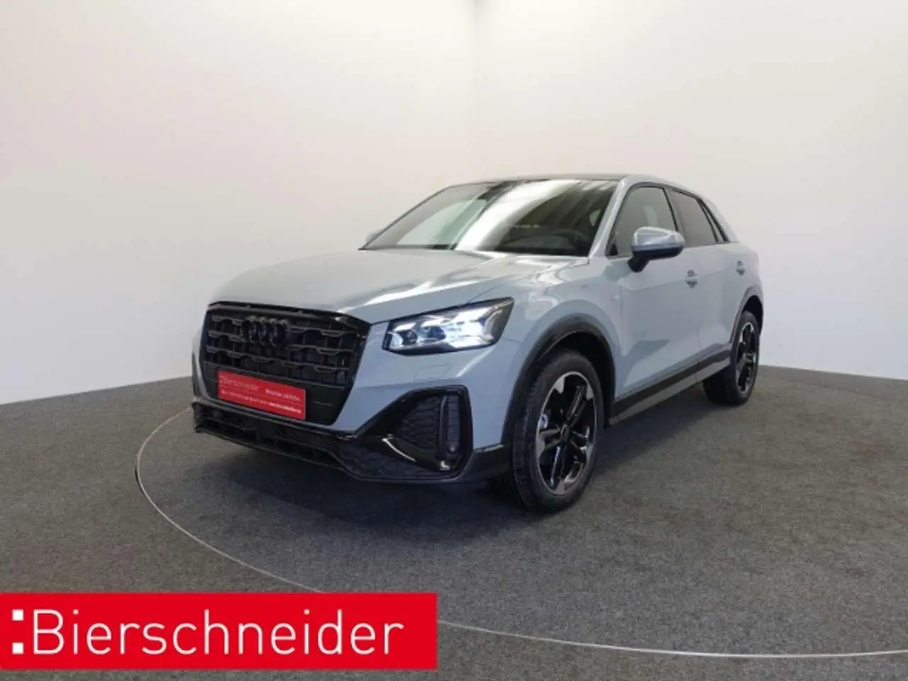 Photo 1 : Audi Q2 2024 Petrol