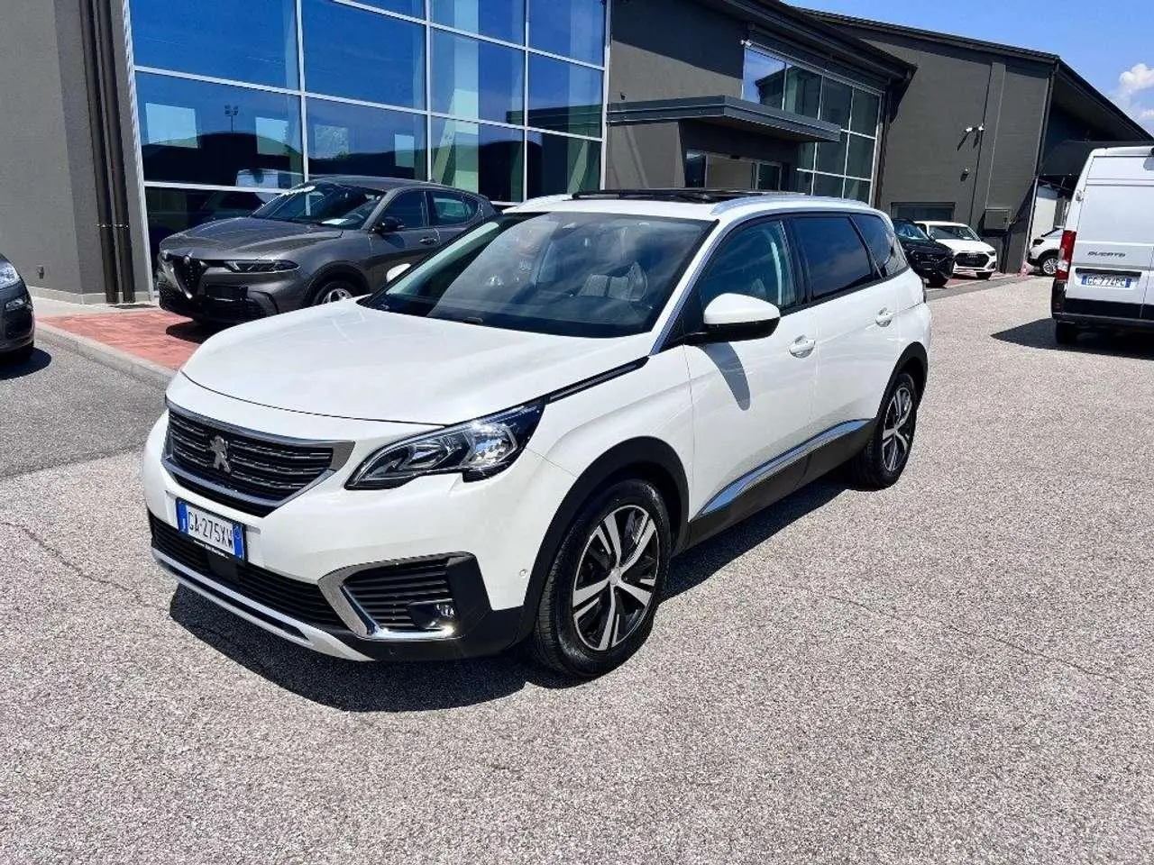 Photo 1 : Peugeot 5008 2020 Petrol