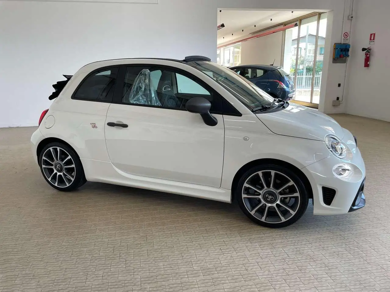 Photo 1 : Abarth 595 2024 Essence